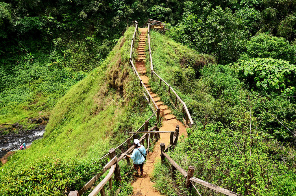 BOLAVEN-PLATEAU-VIEWPOINT